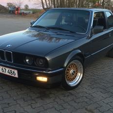 BMW E30 320