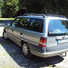 Opel astra f st.car