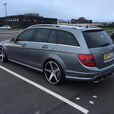 Mercedes Benz C63 AMG