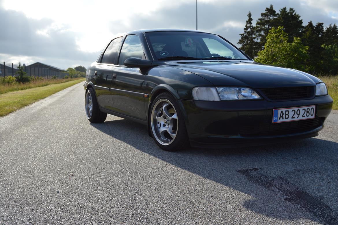 Opel Vectra 1,6 16v aut ((Solgt)) billede 1
