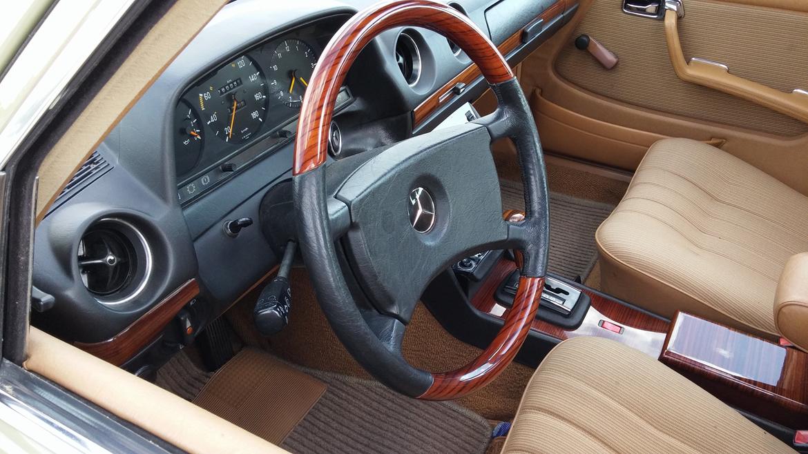 Mercedes Benz W123 300D billede 2