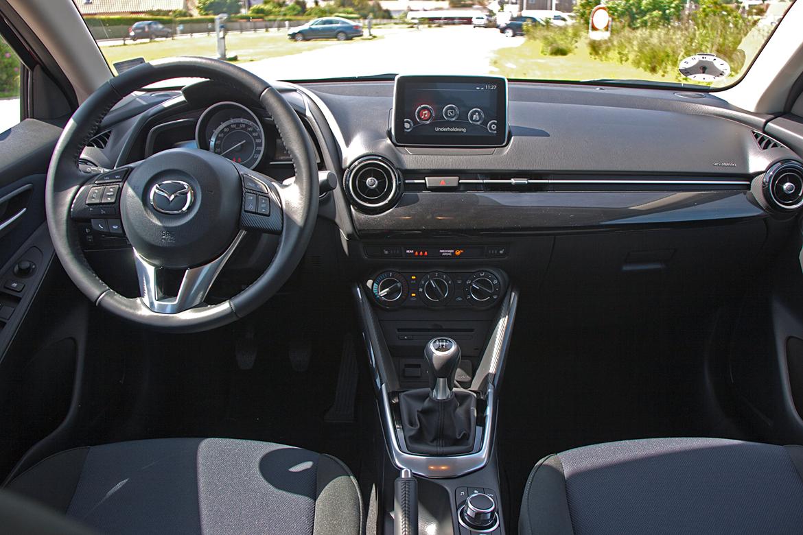 Mazda 2 Vision Edition - Super lækkert interiør, der føles som kvalitet hele vejen igennem :) billede 9