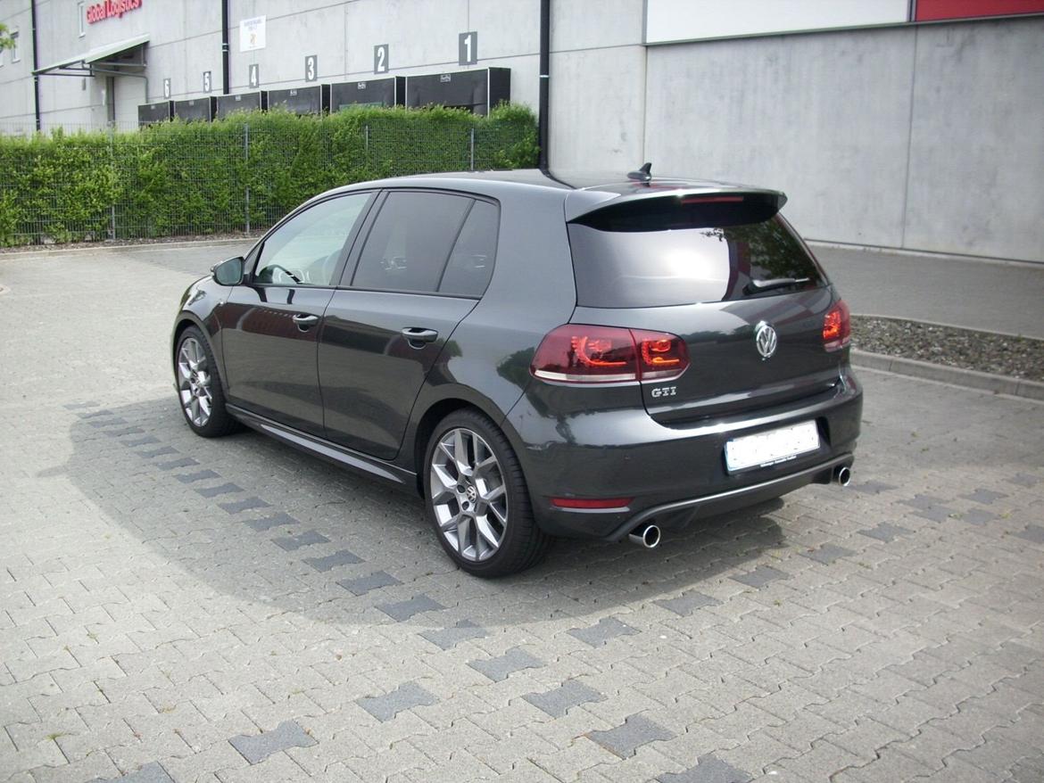 Volkswagen Golf 6 GTI капот