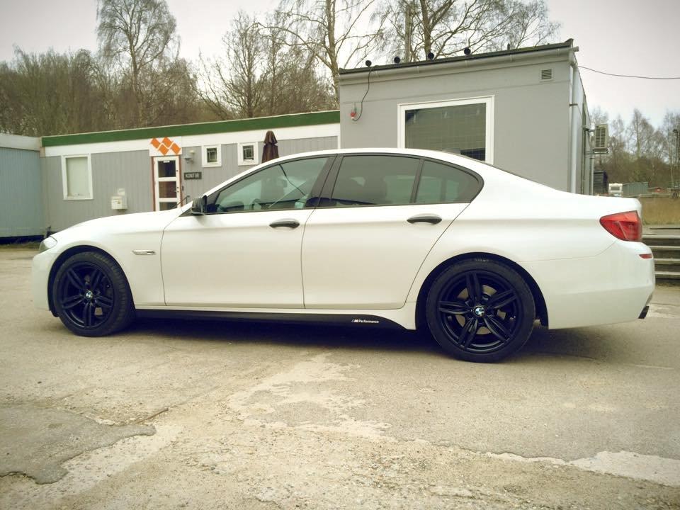 BMW 525D Xdrive - 4 S A L E - Dipped spoiler, dørhåndtag, fælge og tag. Se mere på facebook.com/GetDipped.dk billede 2