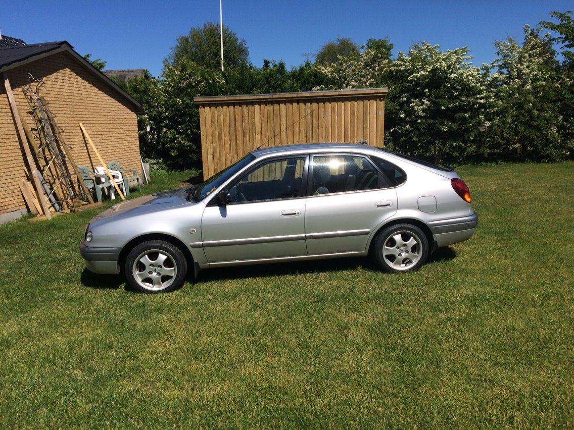 Toyota Corolla 1,3 L/B billede 2