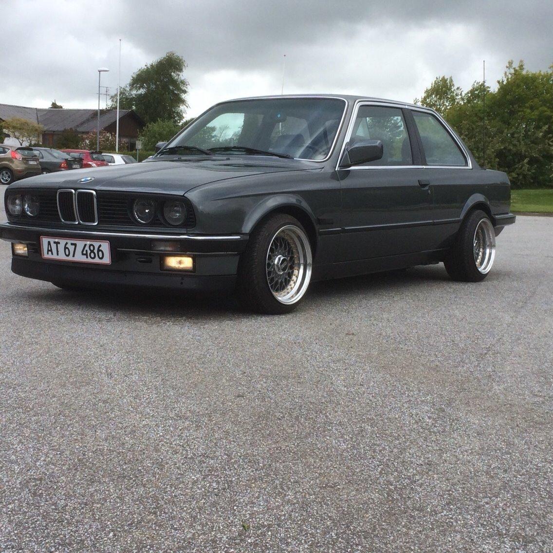 BMW E30 320 billede 1