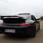 Porsche 911 (Black Mamba)