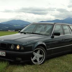 BMW E34 525iA Touring Executive
