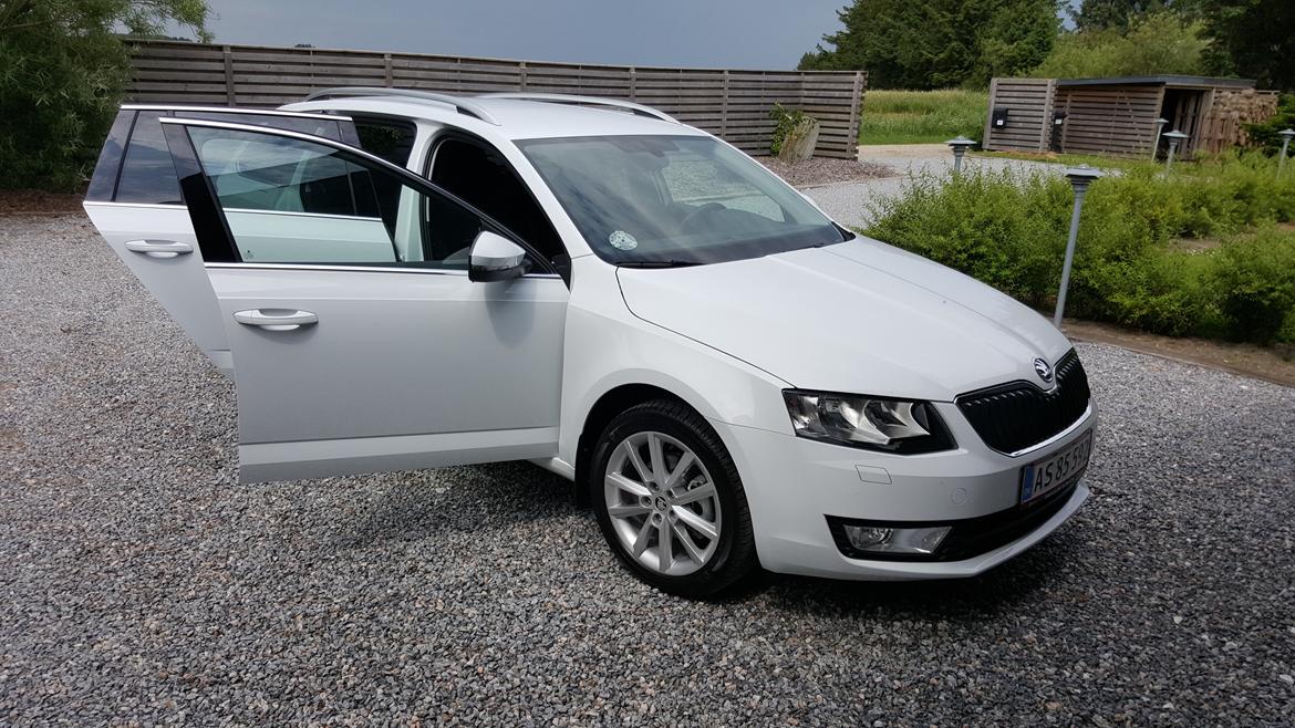 Skoda Octavia Combi Elegance Sport billede 1