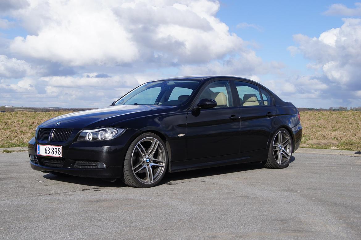BMW 320i billede 2