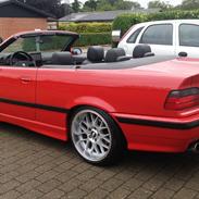 BMW 318 IS cabriolet.