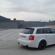 Audi A4 B6 / S4 look