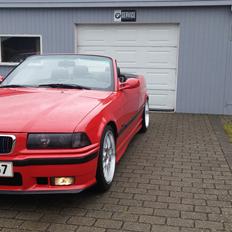 BMW 318 IS cabriolet.