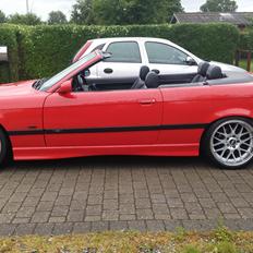 BMW 318 IS cabriolet.