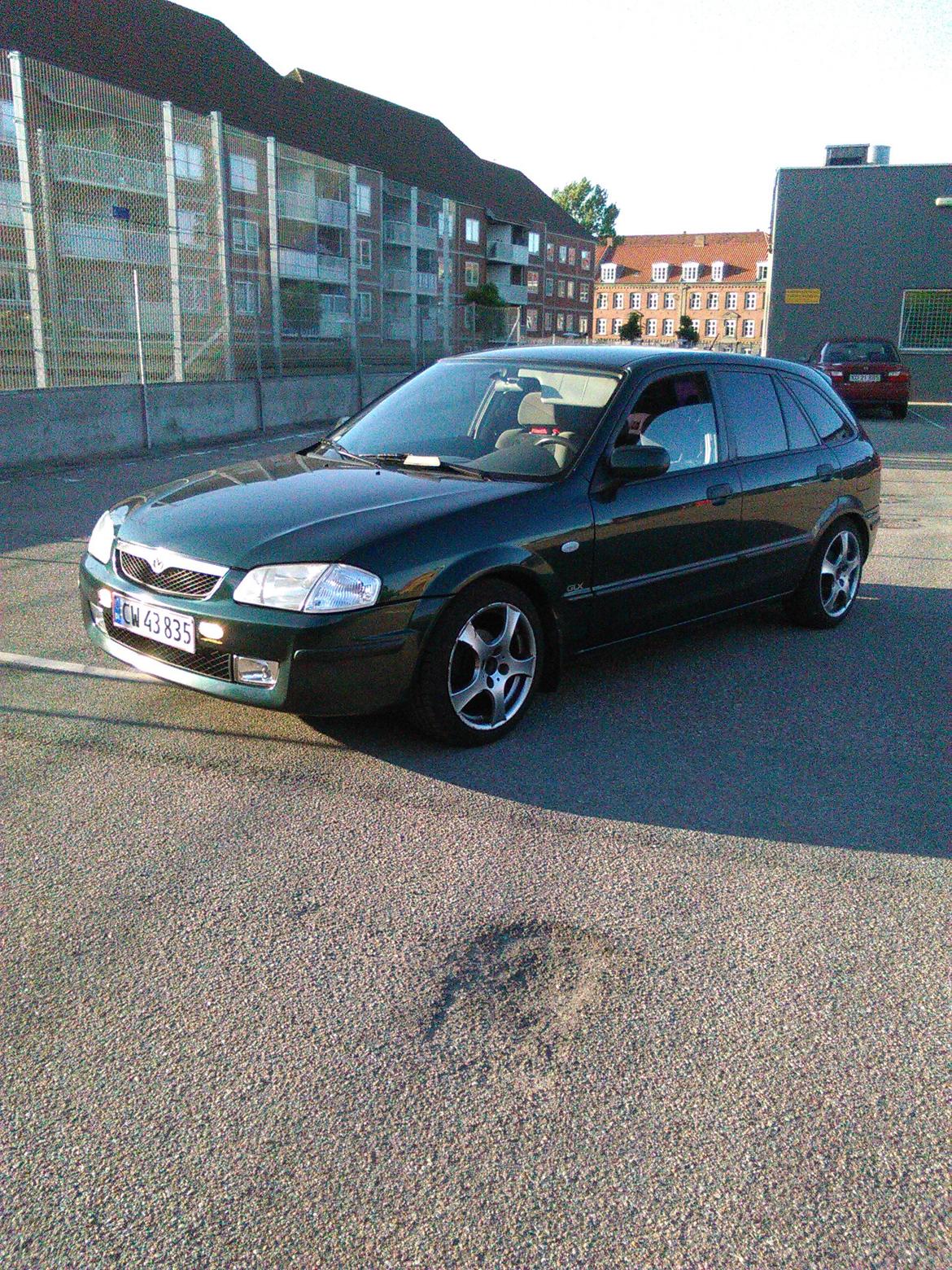 Mazda 323f bj 1.5 glx billede 1