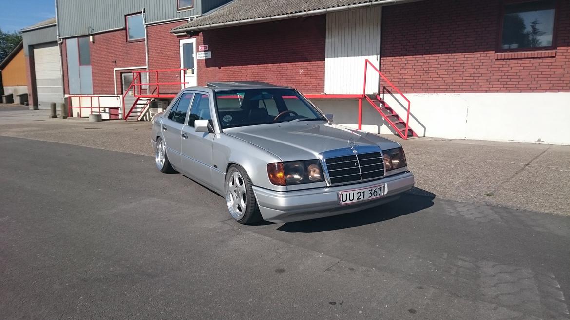 Mercedes Benz w124 250D Low Ride billede 2