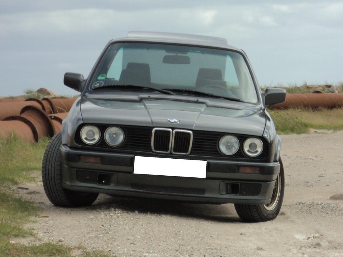 BMW E30 320i billede 1