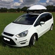 Ford S-Max Titanium