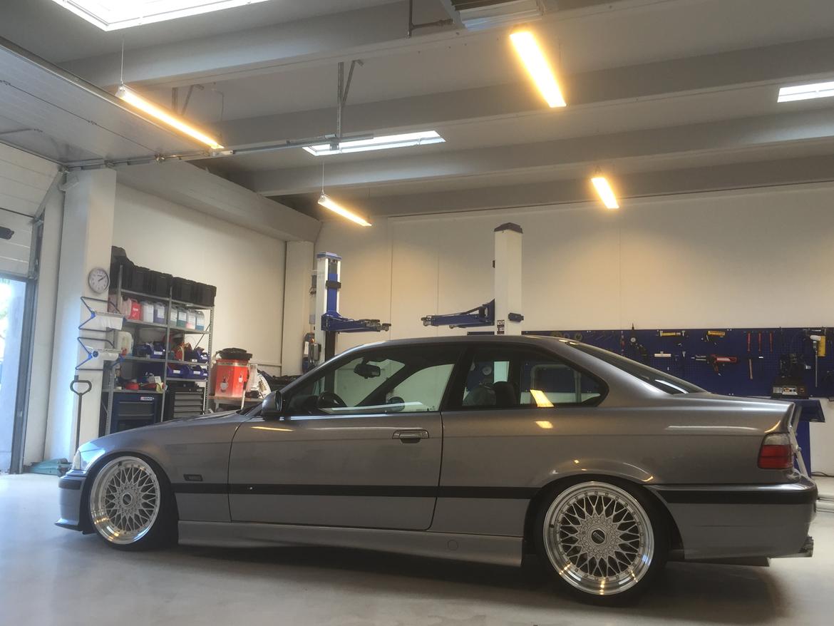 BMW 328i  billede 2