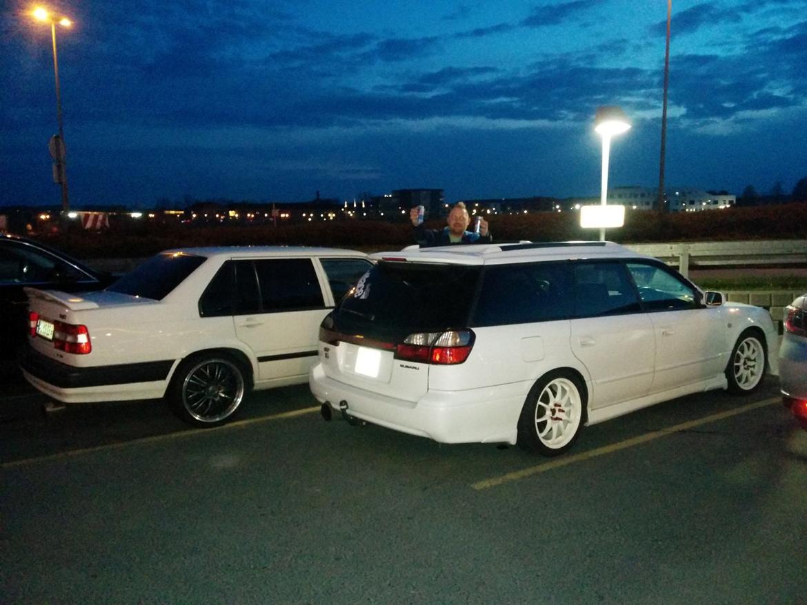 Volvo 940 turbo - Sammen med min kammerats GTB, og en anden kammerat der ligner Bigfoot bagved bilerne :) billede 5