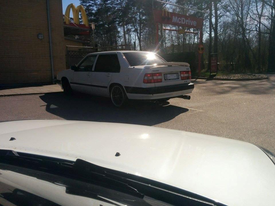 Volvo 940 turbo - Op vej hjem fra Sverige. Skulle lige have en burger :) billede 11