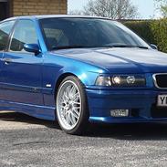 BMW 323i 