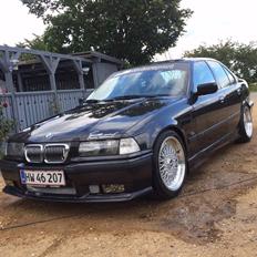 BMW E36 320i