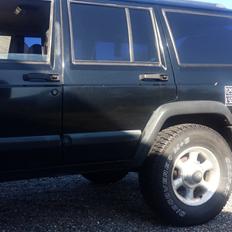 Jeep Cherokee 4.0L R6 4x4 * TIDL. BIL *