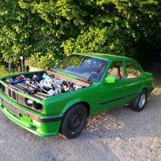 BMW e30 325i drag car