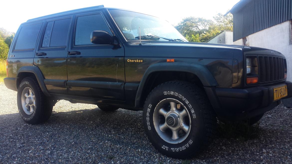 Jeep Cherokee 4.0L R6 4x4 * TIDL. BIL * billede 1