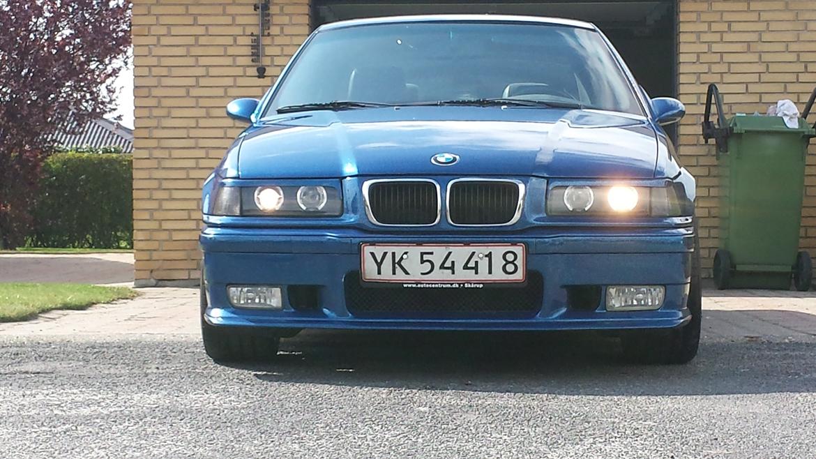 BMW 323i  billede 2