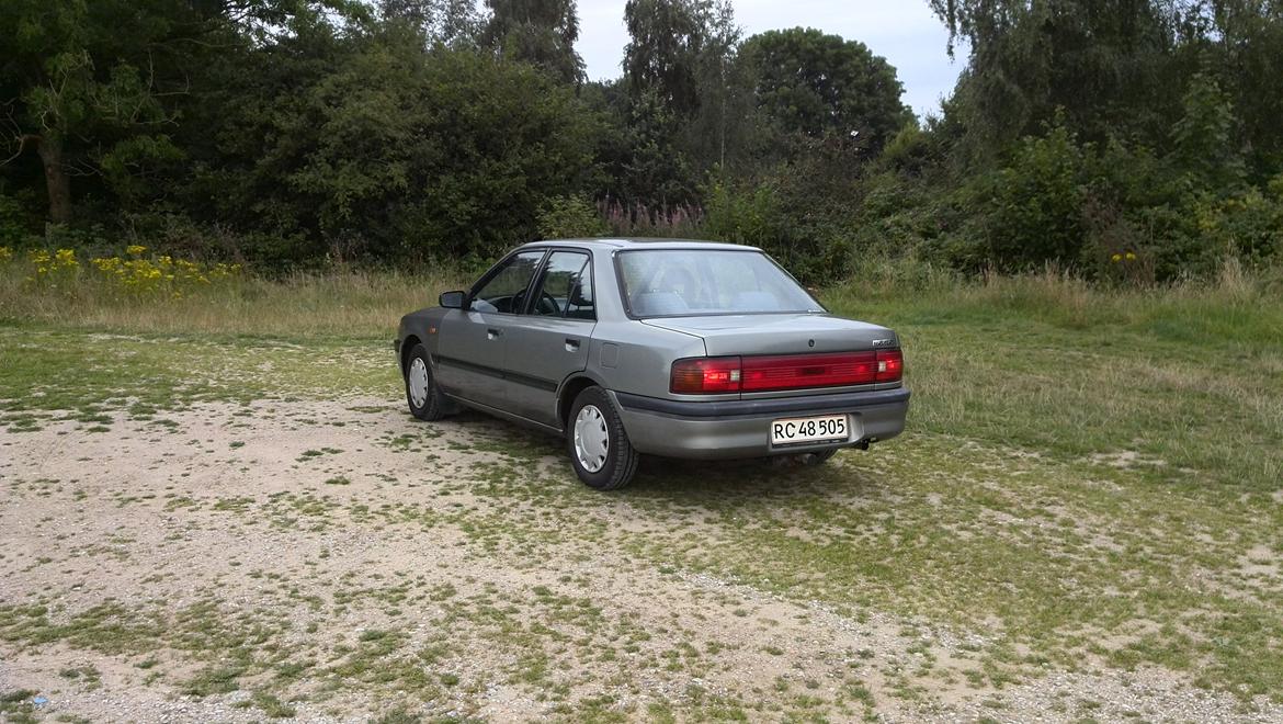 Mazda 323 Spring Sedan billede 4