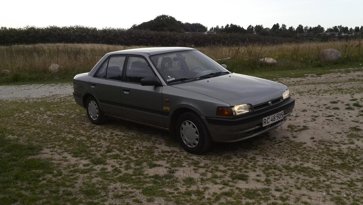 Mazda 323 Spring Sedan billede 2