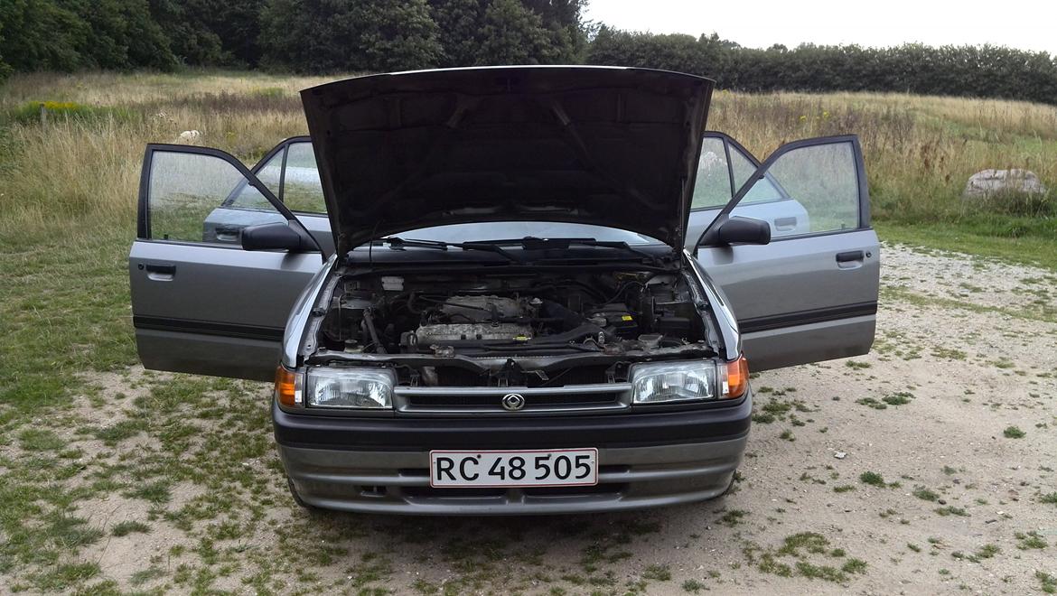 Mazda 323 Spring Sedan billede 3