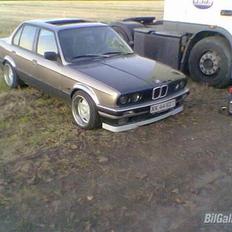 BMW 324TD