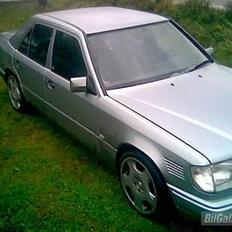 Mercedes Benz 124 250 D *SOLGT*