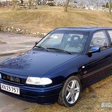 Opel Astra 1,6i GT solgt