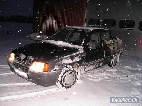 Opel Kadett Sedan "Kælken" - Her har vi vidunderet :) billede 1