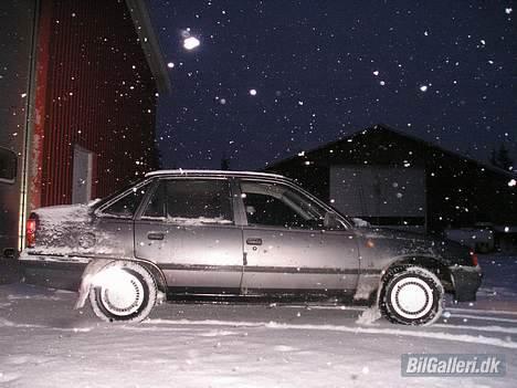 Opel Kadett Sedan "Kælken" - Lige et billede fra siden - det er sådan du oftest vil se den, når der er sne ;) billede 3