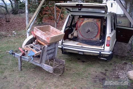 Lada 1300 * SOLGT * - Her er skuden lastet med en gammel tung stenkværn. Den laster uden problemer 300 kg. billede 11