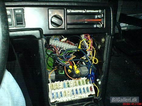 Volvo 740 - Ja anlæg skal der i.. skal have plads til en lille skærm så er i gang med at fedte nogle beslag færdige, tror det bliver godt billede 18