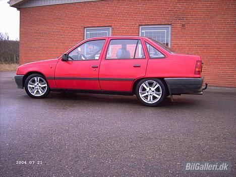 Opel kadett e sedan billede 1