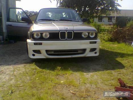 BMW 324TD - Lumma front billede 2