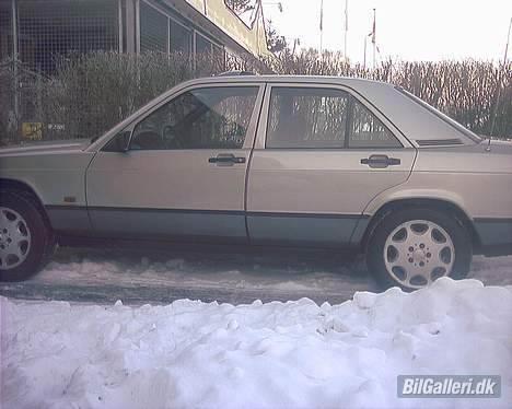 Mercedes Benz 190 D SOLGT billede 4