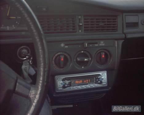 Mercedes Benz 190 D SOLGT billede 8