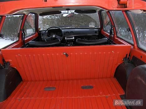 Opel  Kadett  C Caravan  - Endu et skud af kabinen med det gamle "lastrum"..Bliver holdt i stilen,men dog skal der også ske noget her:o)! billede 10