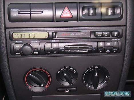 Seat Leon Sport 1,8 20V *SOLGT - Det fabriksmonterede "anlæg", hvad fanden sker der for den båndspiller dèr ..hmm (men det spiller nu ok) billede 17