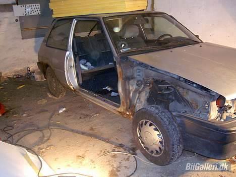 Toyota corolla 1,3 skrottet billede 2