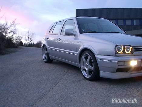 VW GOLF 3 SOLGT! billede 2
