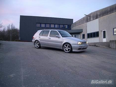 VW GOLF 3 SOLGT! billede 3